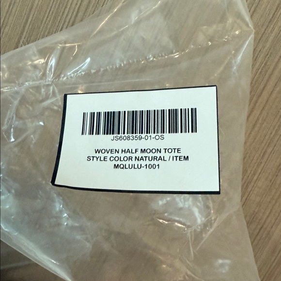 NWT Lulu Woven Half Moon Tote Straw Handbag with Round Handles - Picture 4 of 5